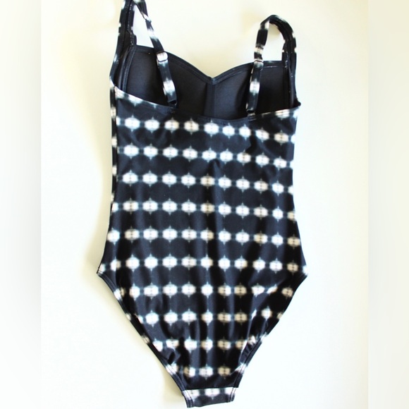 Niptuck Tummy Control Multi Cup Ruched Twist Front Size 6 Black Swimsuit - Picture 2 of 14